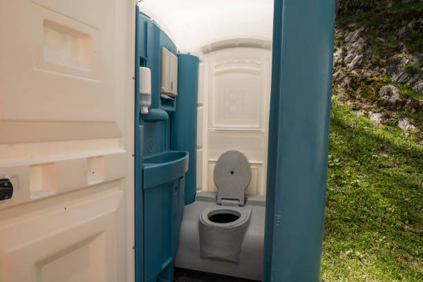 Best Portable toilet rental cost  in Lawrence, KS